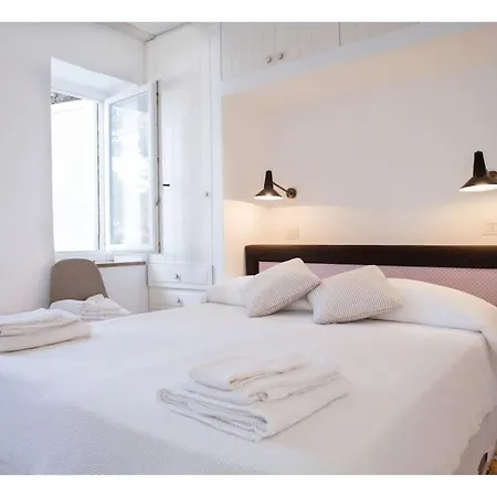 Centre House With Jacuzzi Villa