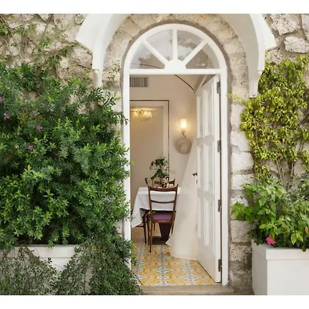 Centre House With Jacuzzi 别墅